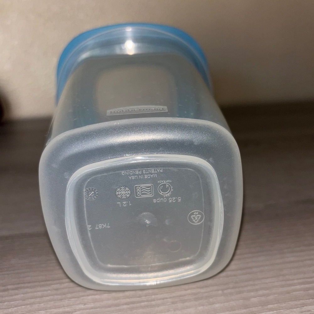 Rubbermaid Brilliance Food Storage Container 1.2L Blue Lid‎ Clear Square Tall - Picture 3 of 4